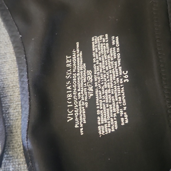 Victoria secret plunge bra - Picture 4 of 4